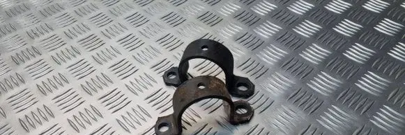 Opel Frontera B Steering rack mounting bracket 