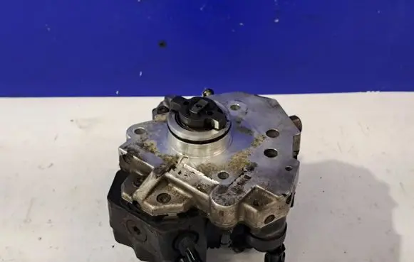 Volvo XC90 Mechanical fuel pump 0445010043 8251785