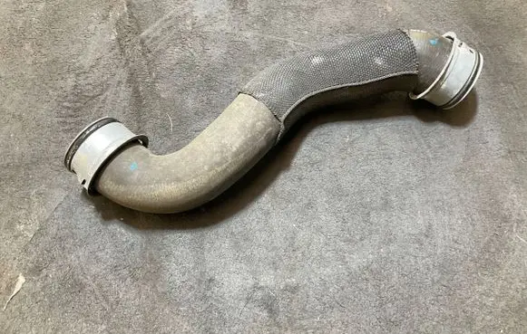 Mercedes-Benz CLS C218 X218 Engine coolant pipe/hose A2125018282