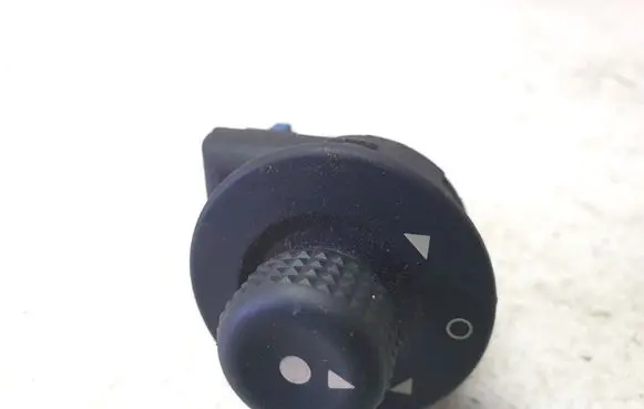 Citroen Xsara Picasso Wing mirror switch 185526