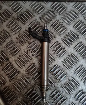 Mercedes-Benz A W177 AMG Fuel injector A2560700187