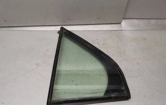 Honda Legend III KA9 Rear vent window glass 