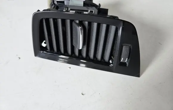 Volvo XC90 Dash center air vent grill 31366454
