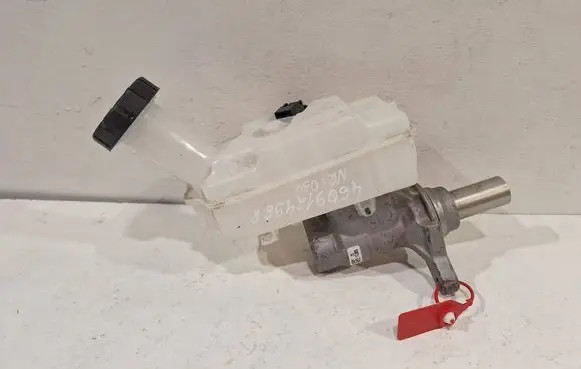 Brake fluid reservoir