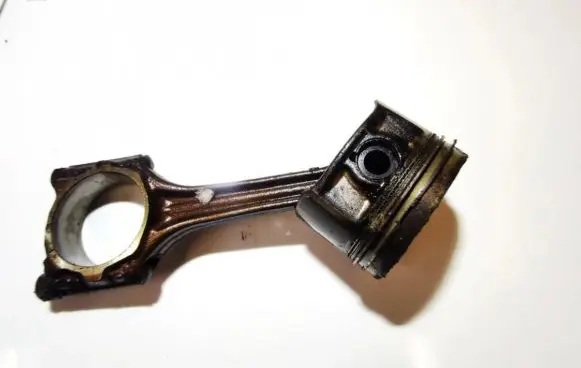 Volkswagen Golf IV Piston with connecting rod 058