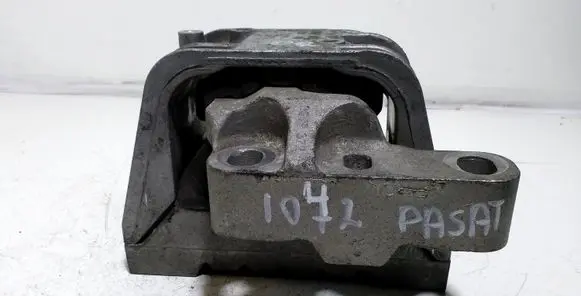Volkswagen PASSAT B6 Engine mount bracket 1K0199262