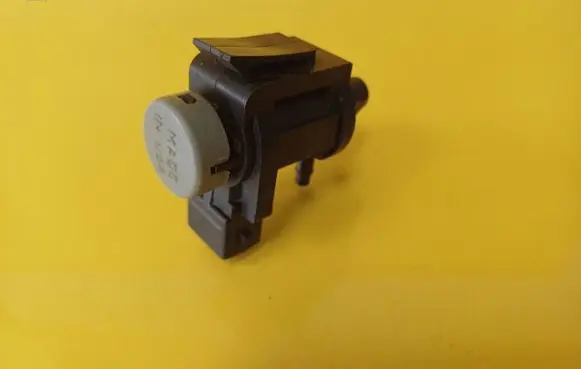 Volkswagen PASSAT B5 Turbo solenoid valve 1J0906283A