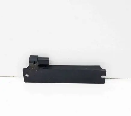 Tesla Model X Keyless system antenna X12069008R 104312900B