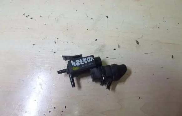 BMW 4 F32 F33 Turbo solenoid valve 7810831 VD2784