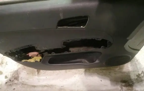 Hyundai i30 Front door card panel trim