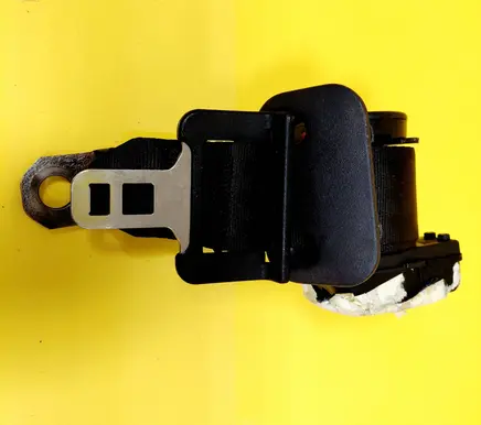 Rear seatbelt