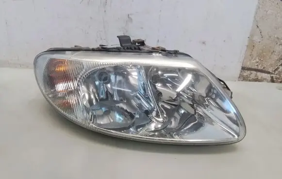 Chrysler Voyager Headlight/headlamp