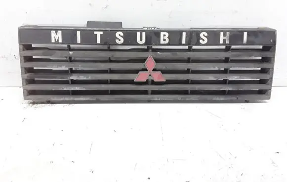 Mitsubishi Pajero Front bumper upper radiator grill MB38352730