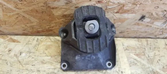 BMW 5 E60 E61 Engine mount bracket 6761091 22116761117