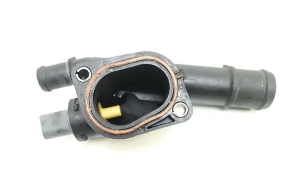 Volkswagen PASSAT B6 Engine coolant pipe/hose 03G121132B 06A919501A