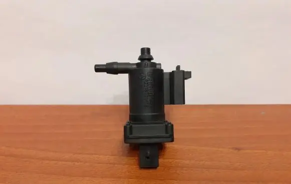 Mercedes-Benz C W203 Turbo solenoid valve A2038000178 4215