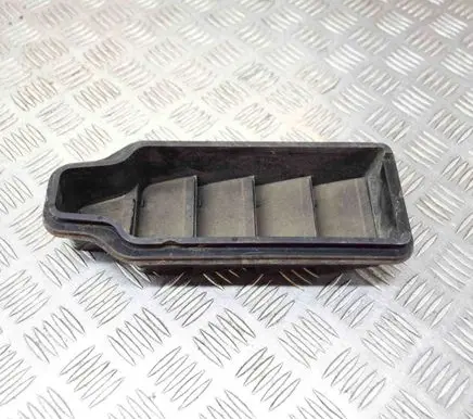 Land Rover Discovery 5 Quarter panel pressure vent HY32280B62AA
