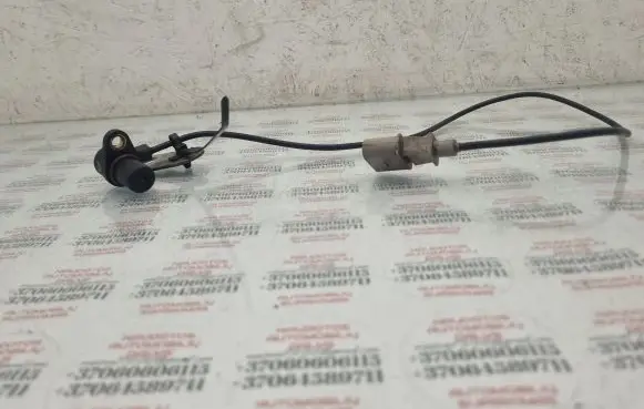 Volkswagen PASSAT B6 Crankshaft position sensor 0281002223