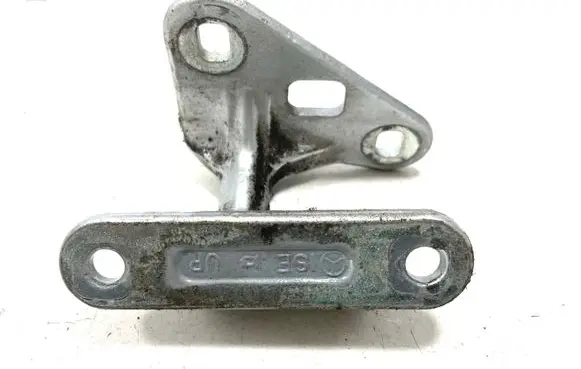 Mercedes-Benz CLS C219 Front door lower hinge 