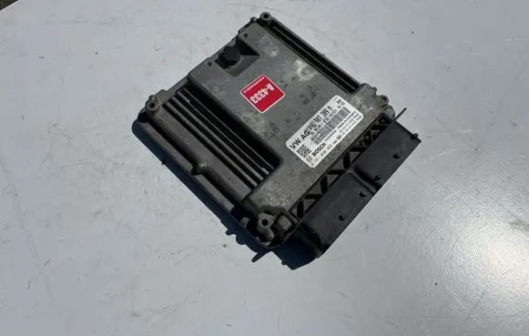 Volkswagen PASSAT B8 Engine control unit/module 04L907309M