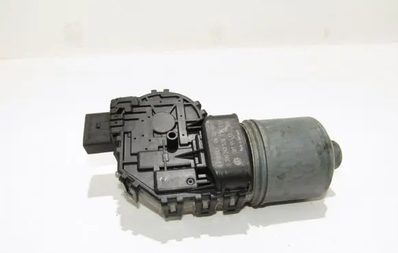 Volkswagen PASSAT B5.5 Wiper motor 0390241528