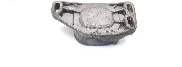 Volkswagen PASSAT B5.5 Engine mounting bracket 8D0199335Q