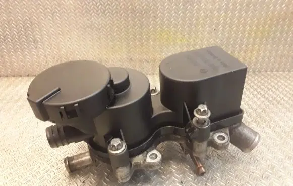 Mercedes-Benz A W169 Oil breather separator 6400101162 A6400101162