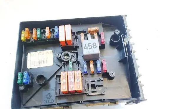 Volkswagen Jetta V Fuse box set 1K0937125 017183071