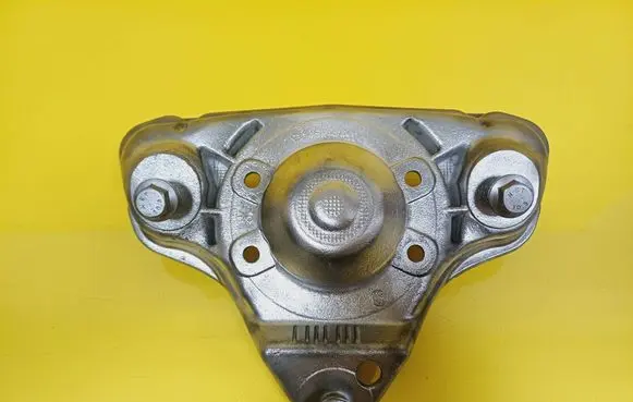 Volkswagen PASSAT B5.5 Front upper strut mount 8D0412383E