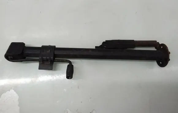 Mercedes-Benz E W210 Lift Jack 