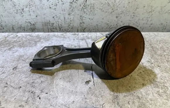 Dodge Challenger Piston with connecting rod