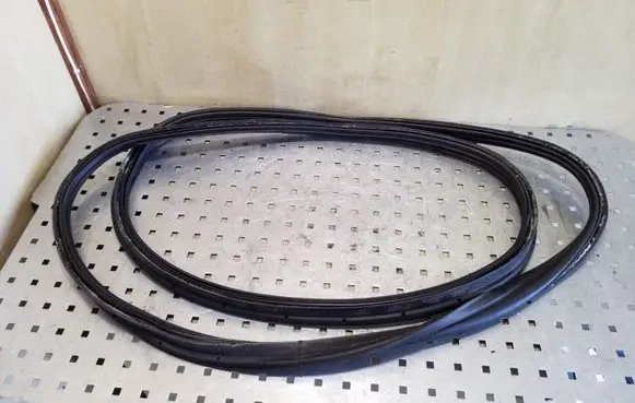 Ford Focus Trunk rubber seal (body) 