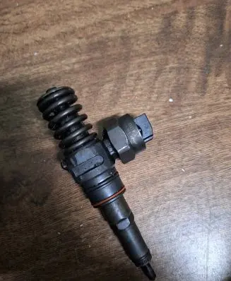 Audi A6 S6 C5 4B Fuel injector 2354J