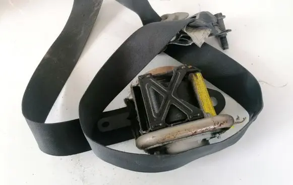 Toyota Avensis Verso Front seatbelt c9st077 e40431039 c9st077e40431039