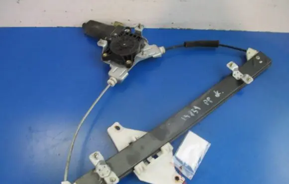 Hyundai Accent Front door window regulator with motor