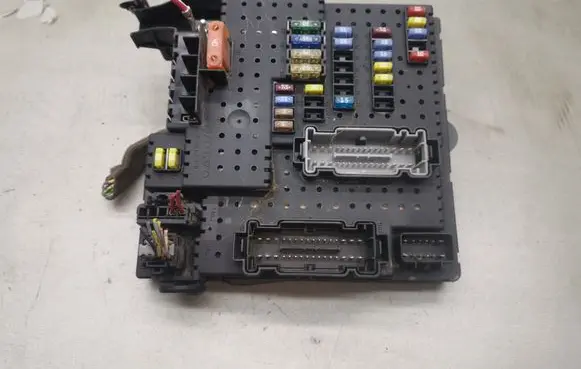Volvo V70 Fuse module 8676391