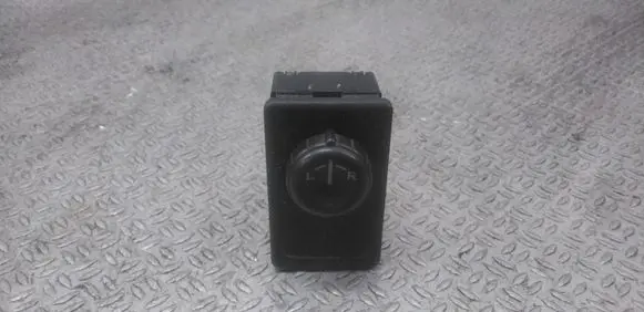 Wing mirror switch