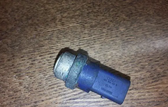 Audi A6 S6 C5 4B Coolant temperature sensor 8D0959481B