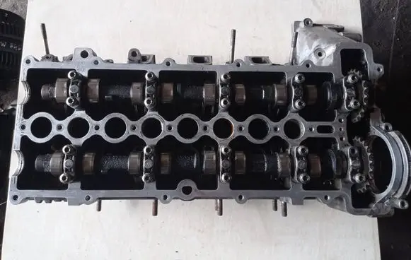 BMW 3 E46 Engine head 22466019