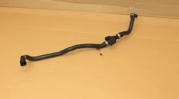 BMW 2 G42 Engine coolant pipe/hose 9398959