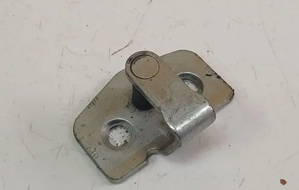 Opel Astra H Rear door lock loop/hook striker 