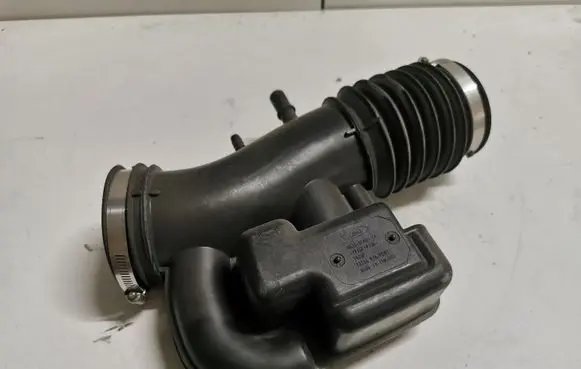 Ford Mustang V Air intake duct part BR339F805CA