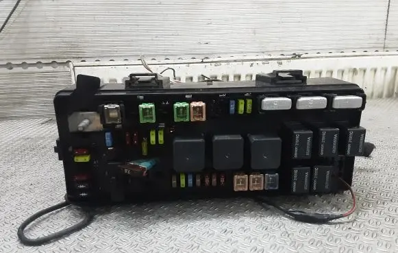 Chrysler 300 - 300C Fuse module