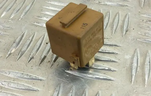 BMW 5 E34 Other relay 1388729