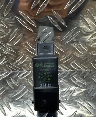 Peugeot 508 Glow plug pre-heat relay 9802424080 51299065 21L12