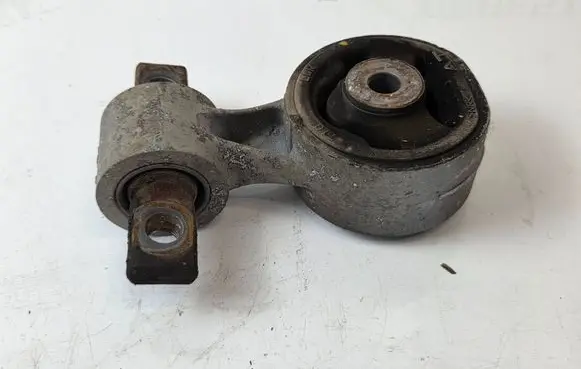 Honda CR-V Engine mount bracket 089019