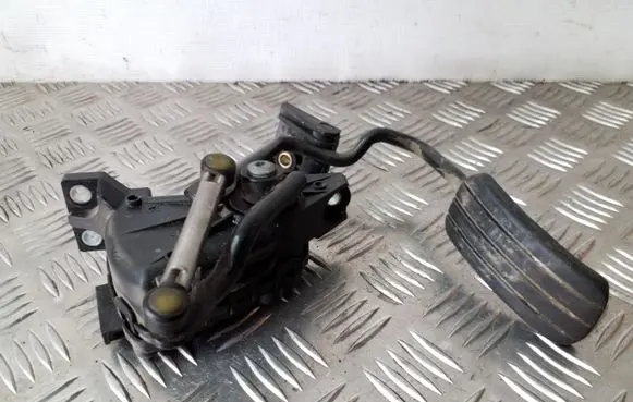 Opel Vivaro Accelerator pedal position sensor 8200008477