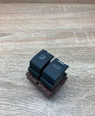 Volkswagen PASSAT B6 Fuel tank opening switch 3C0959903B