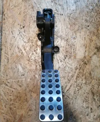 Mercedes-Benz B W245 Accelerator throttle pedal 91736020 A1693000504 A1693000082