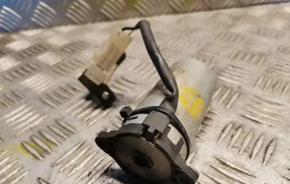 BMW X5 E53 Seat adjustment motor 8251615